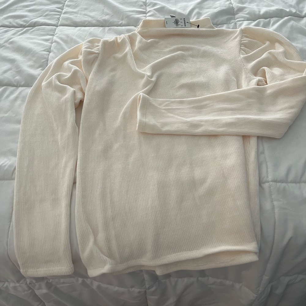 Women’s cream sweater, new with tags